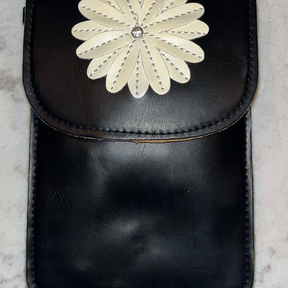 Daisy Phone Touch Screen Women’s Crossbody Purse - Picture 3 of 9